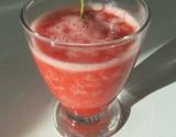 Smoothie aux fraises, citron vert et menthe