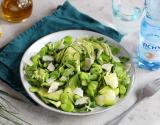 Salade de courgettes, fèves, avocat, roquette et parmesan