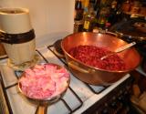 Confiture de cerises aux pétales de rose