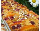 Gâteau moelleux aux abricots et aux framboises