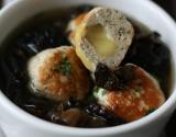 Potage aux Champignons Noirs et boulettes à la Tome