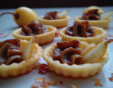 Mini tartelettes poire/Nutella et tuiles de Carambar