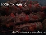 Brochette au bœuf marinée accompagnée de tomate