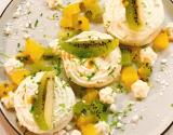 Pavlova à la mangue, kiwi et fruits de la passion