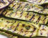 Courgettes grillées marinées comme un antipasti