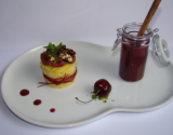 Petit gâteau basque au lemond curd et cerises, soupe glacée aux cerises épicée