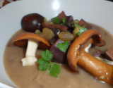 Velouté de marrons, poélée de Marrons, de champignons du moment sacristains Fourme d'Ambert et fruits secs