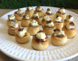 Mini bouchée à la reine garnie de crème aux champignons de Paris