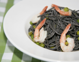 Spaghettis noirs maison aux petits pois et crevettes