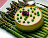 Flan de petits pois et parterre d'asperges