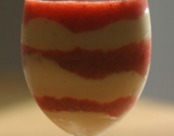 Mousse fondante d"asperges de Blaye à la vanille, marbrée à la fraise du Périgord