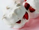 Pavlova (meringue) fourré aux fraises