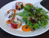 Roulade de chèvre aux légumes du midi, coulis de tomates cerise