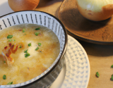 Soupe à l'oignon gratinée