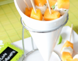 Brochettes de melon au fromage frais