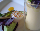 Fraicheur d'avocat, mi-cuit de Saint-Jacques grillée, tiramisu de carotte-curcuma