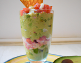 Verrine de guacamole et surimi