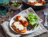 Escalopes de poulet panées à la sauce tomate et mozzarella