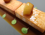 Carré feuilleté de foie gras sur lit sucré