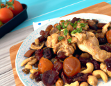 Poulet au vin blanc dattes, cacahuétes et tomates séchées