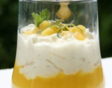 Écrasé de mangue et crème croquante, cardamome, citron vert