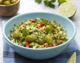 Salade de quinoa aux olives vertes comme un taboulé