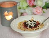 Spaghettis de crêpes à la bolognaise de fraises et brownie