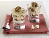 Verrine saumon-ciboulette, taboulé de chou-fleur et tomates confites, croustillant de blé noir