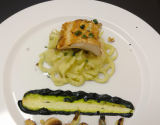 Filet de cabillaud, tagliatelles de courgettes et sa sauce bleue noix