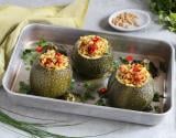 Courgettes farcies au couscous, quinoa noir et graines de lin