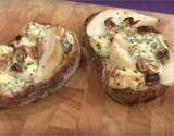 Tartine poire et fourme d'Ambert