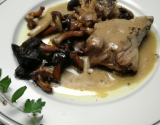 Suprêmes de chapon poêlés au vin blanc et sa sauce aux morilles 