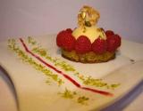 Tartelette aux framboises, pistache et nougat de Montélimar