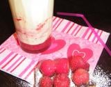 Smoothie fraises des bois, mousse de lait au safran, pain perdu