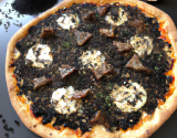 Pizza à la tapenade noire