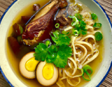 Consommé de lapin Père Guillaume au foie gras, nouilles chinoises