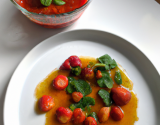 Compote de fraises au persil frit et au curry