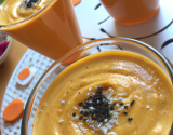 Velouté mousseux de carottes au curcuma, petits sacristains cumin sésame