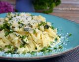 Tagliatelle aux courgettes sautées à l'ail, citron et persil