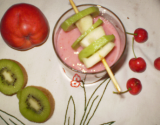 Smoothie aux kiwis  cerises et poires