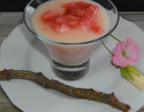 Crème de pays à la rose, compotée à la rhubarbe