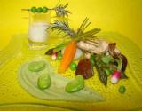 Farandole de petits légumes du printemps, purée de fèves, veau moutardé à l'ancienne et émulsion de romarin