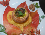 Escargots en coquilles de cèpes sur cœur de polenta à l'ail des ours