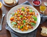 Salade tiède à la courge Butternut, pois chiches, grenade et vinaigrette à l'orange