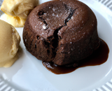 Moelleux&#x20;au&#x20;chocolat&#x20;au&#x20;micro-ondes,&#x20;glace&#x20;vanille