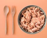 &#x201C;&#x00C7;a&#x20;veut&#x20;pas&#x20;dire&#x20;qu&#x2019;il&#x20;faut&#x20;se&#x20;l&#x2019;interdire&#x201D;&#x20;&#x3A;&#x20;le&#x20;Dr&#x20;Jimmy&#x20;Mohamed&#x20;explique&#x20;combien&#x20;de&#x20;poissons&#x20;gras&#x20;manger&#x20;sans&#x20;danger