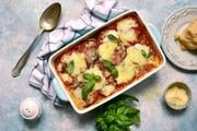 Cette recette d’aubergines à la parmigiana signée Cyril Lignac va vous donner envie de cuisiner italien