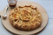 Tarte rustique pommes et caramel (sans moule)