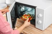 A quelle fréquence faut-il laver son micro-ondes ?