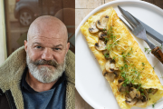 “C’est pas si facile que ça” : Philippe Etchebest nous livre ses astuces de chef pour réussir l’omelette aux champignons